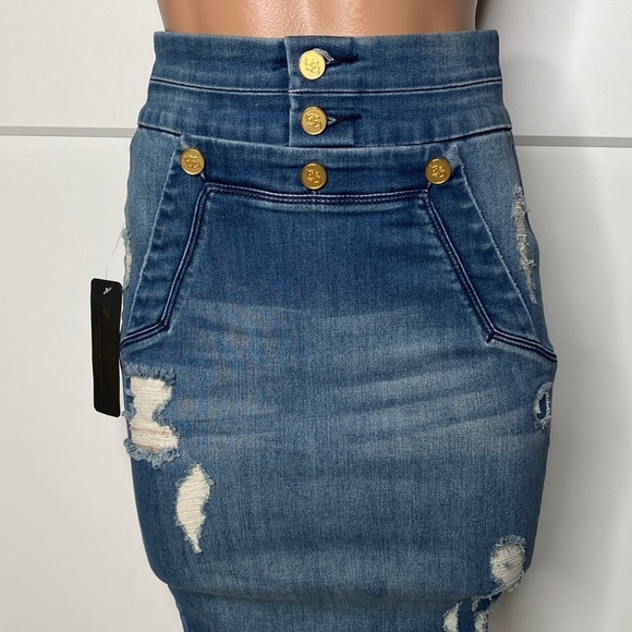 Bebe denim skirt with golden buttons NWT - Picture 4 of 9